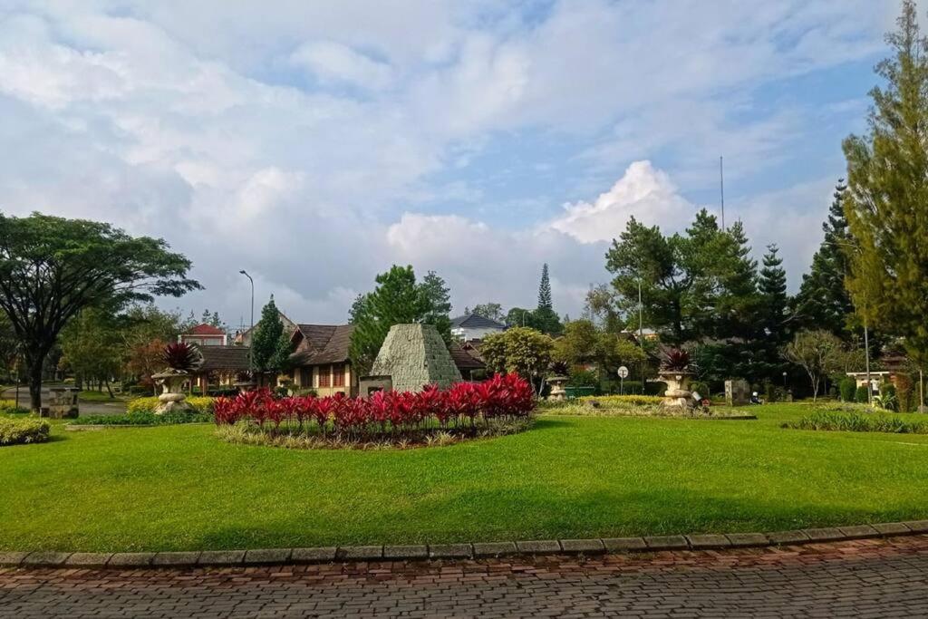Designer Villa Tokyo Cianjur Kültér fotó